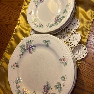 Pfaltzgraff Grapevine and Rose Dinnerware Set